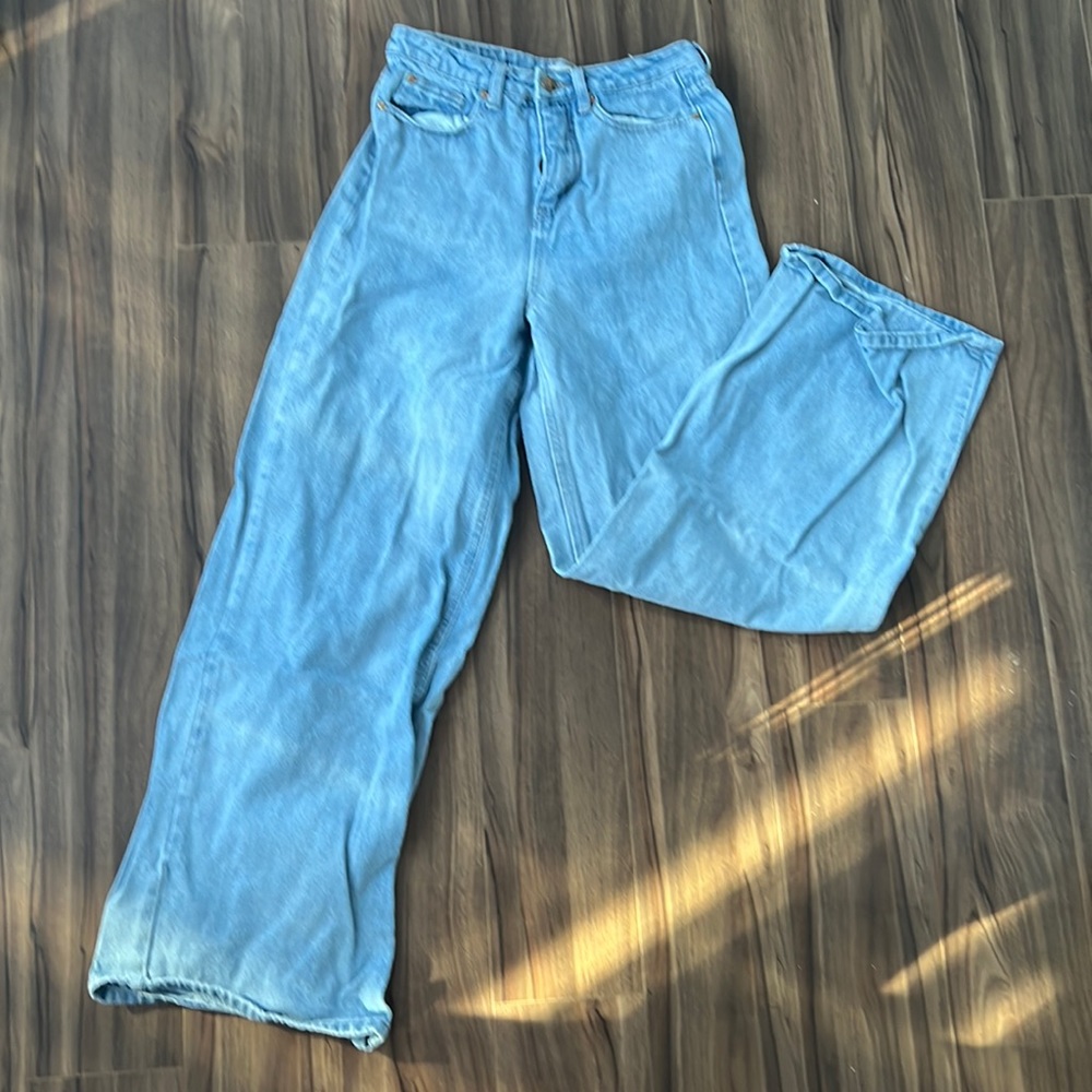 HIGHWAISTED JEANS